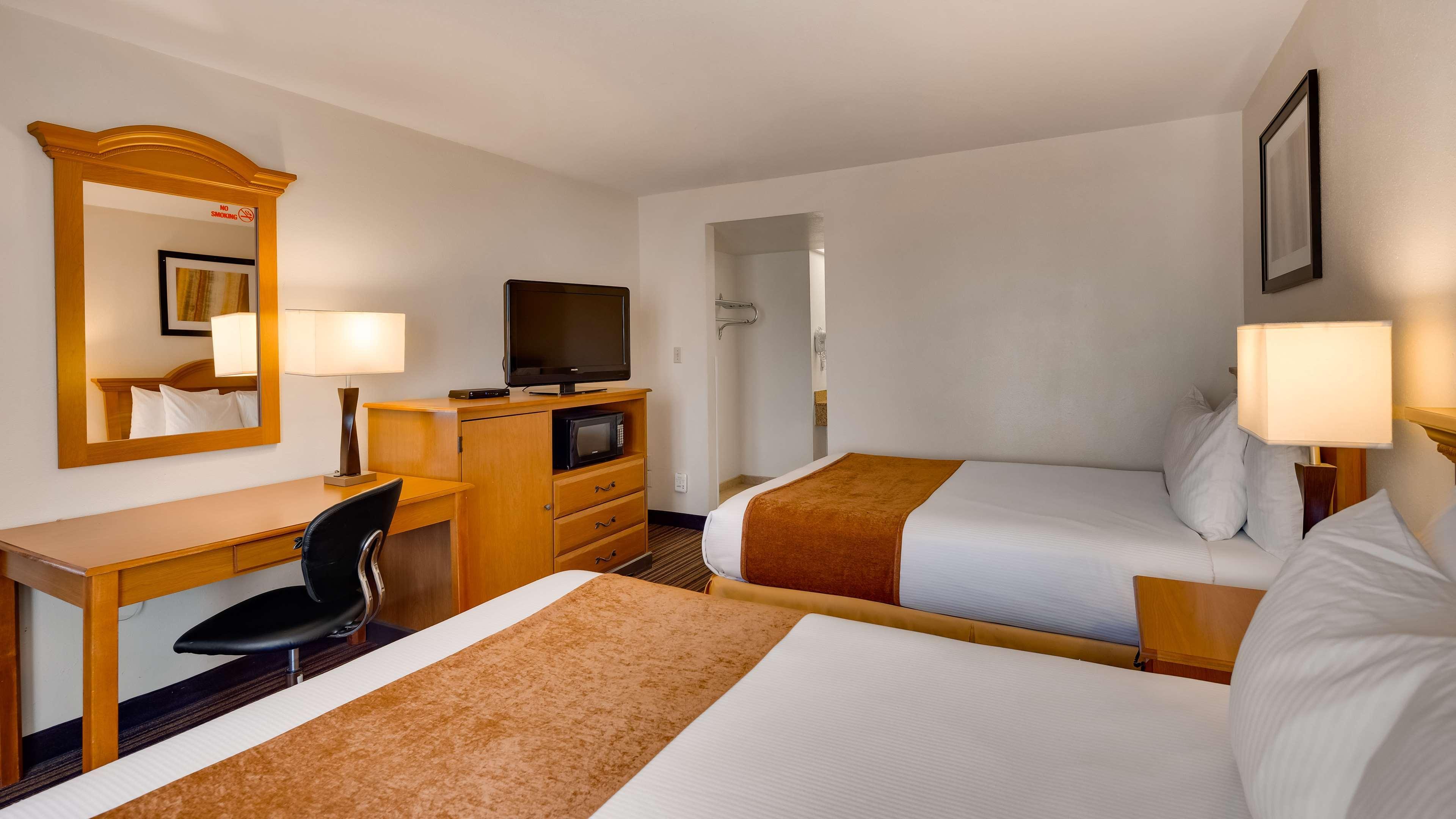 Hotel Surestay By Western Miles