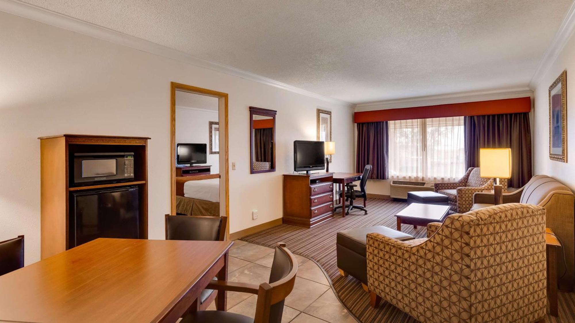 Hotel Surestay By Western Miles 2*