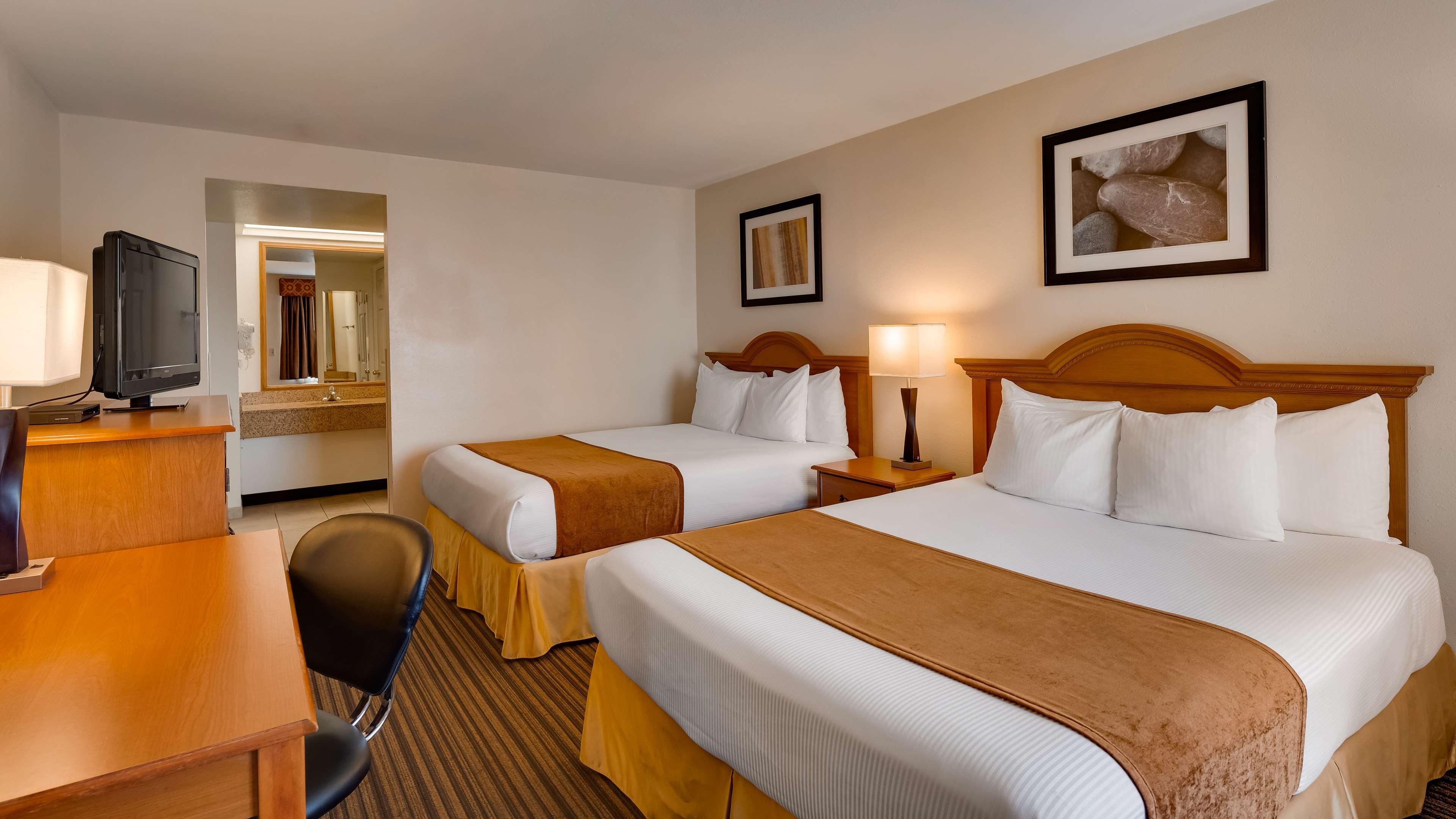 Hotel Surestay By Western Miles