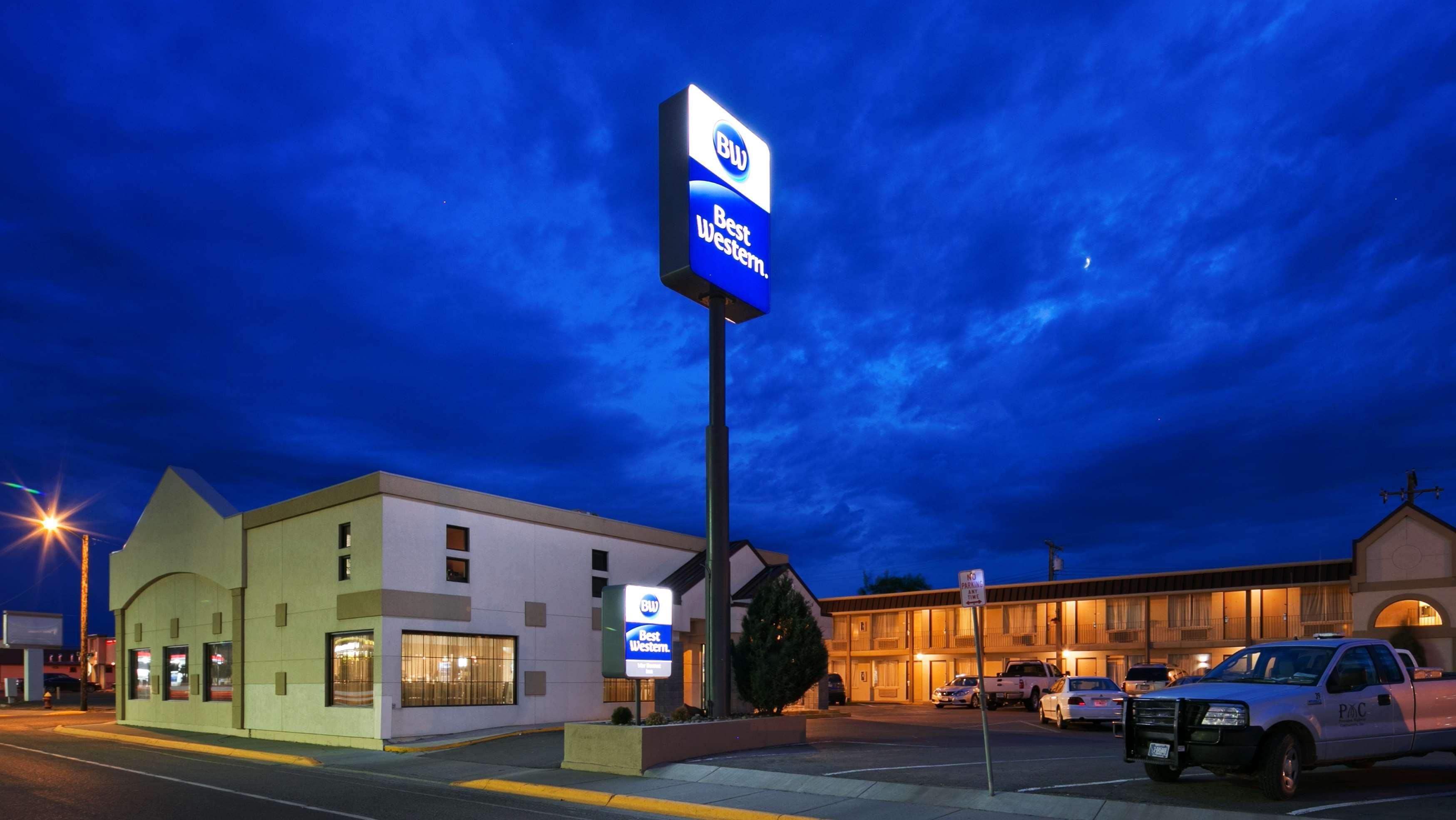 Hotel Surestay By Western Miles