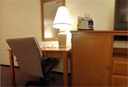 Hotel Surestay By Western Miles